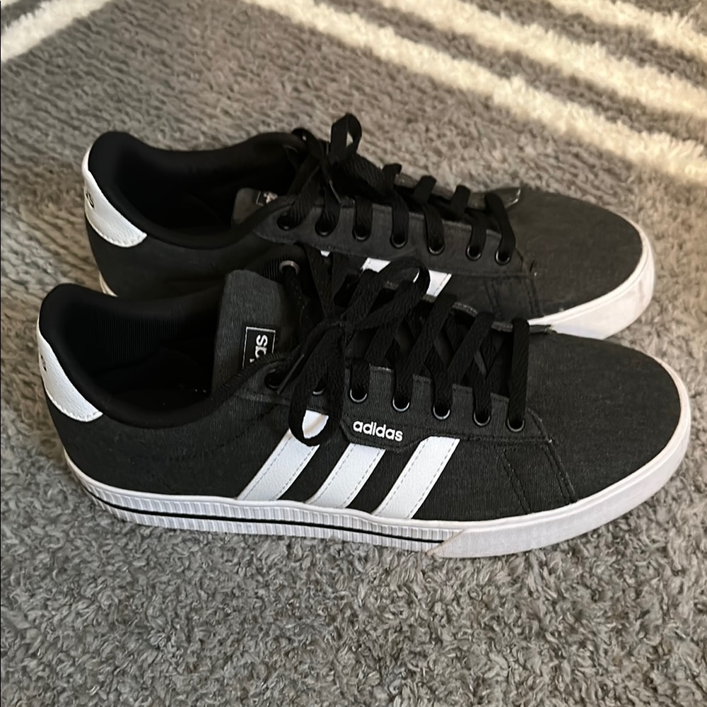 Adidas men daily 3.0 Classic Black and White Shoes US 10